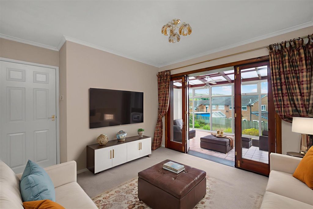 Property photo 3 of 35 Dsc03757 - Living Room - Standard - 8.Jpg