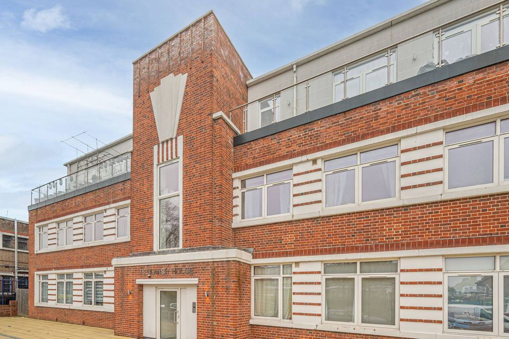 Property photo 3 of 8