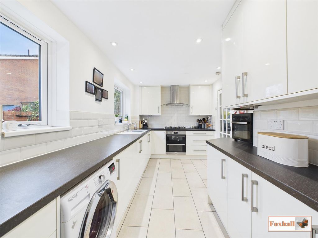 Property photo 2 of 19 Kitchen