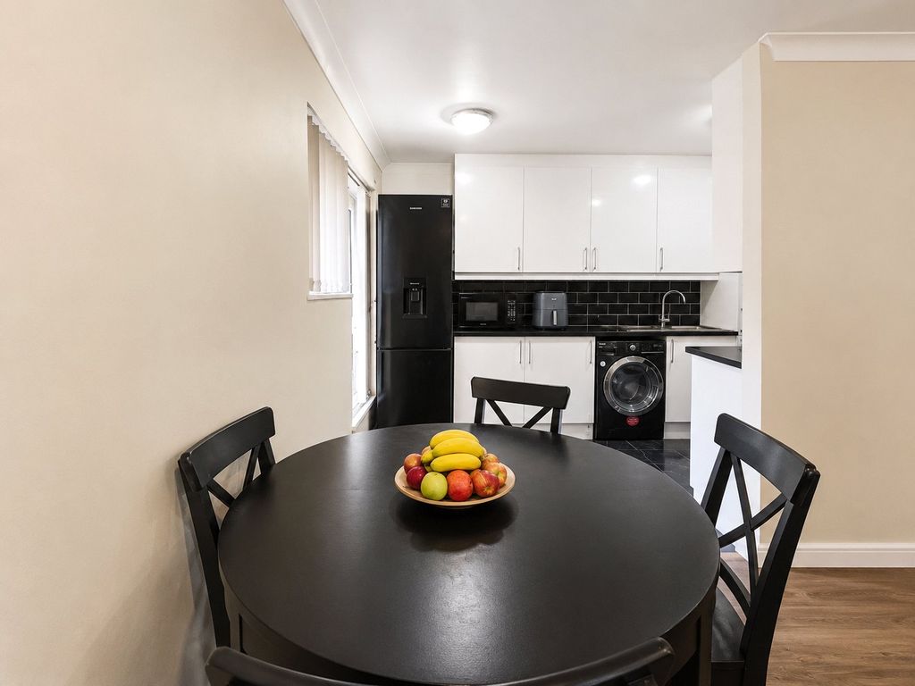 Property photo 3 of 8 Dining Area