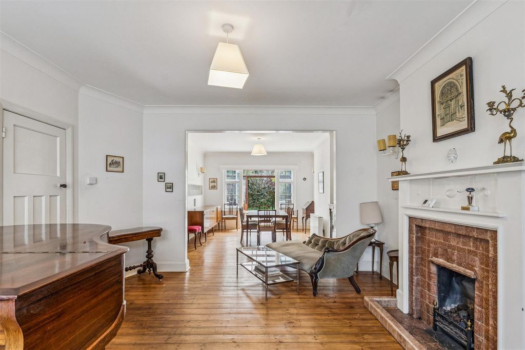 Property photo 3 of 16 For Sale - Kinnaird Avenue, W4