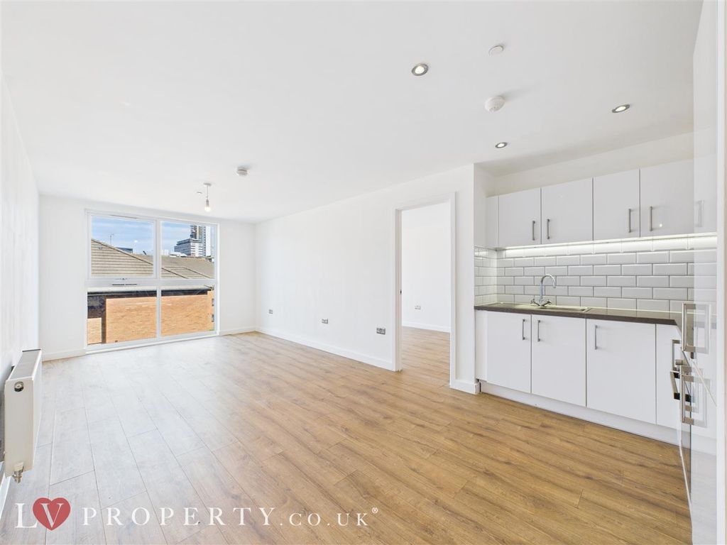 Property photo 1 of 12 Cam05016G0-Pr0097-Still001.Jpg