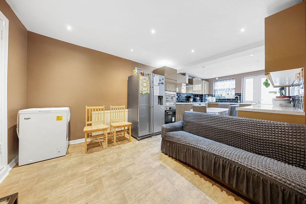 Property photo 3 of 32