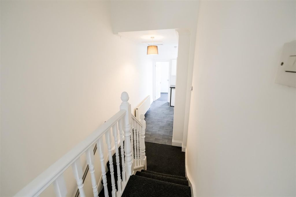 Property photo 2 of 17 Landing.Jpg