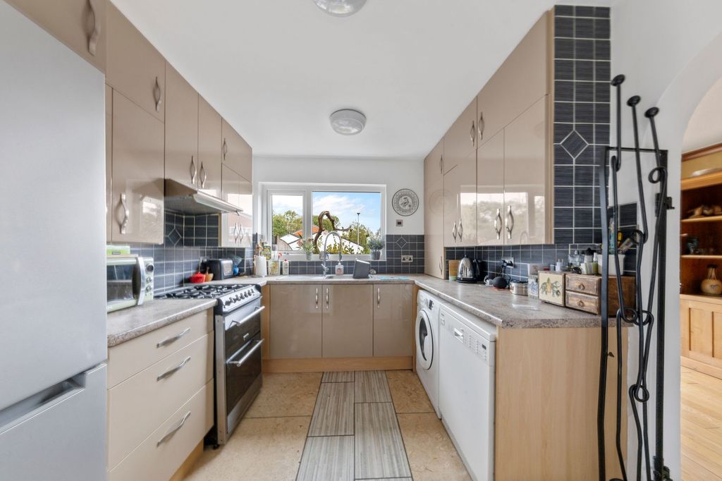 Property photo 2 of 16