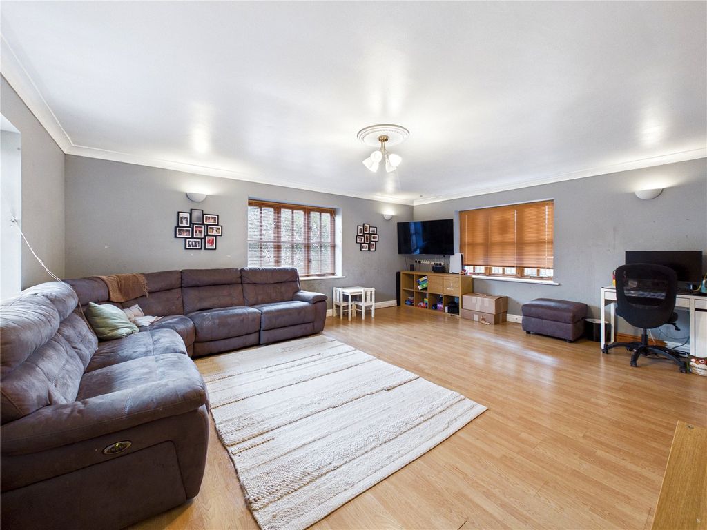 Property photo 2 of 17 Picture No. 05