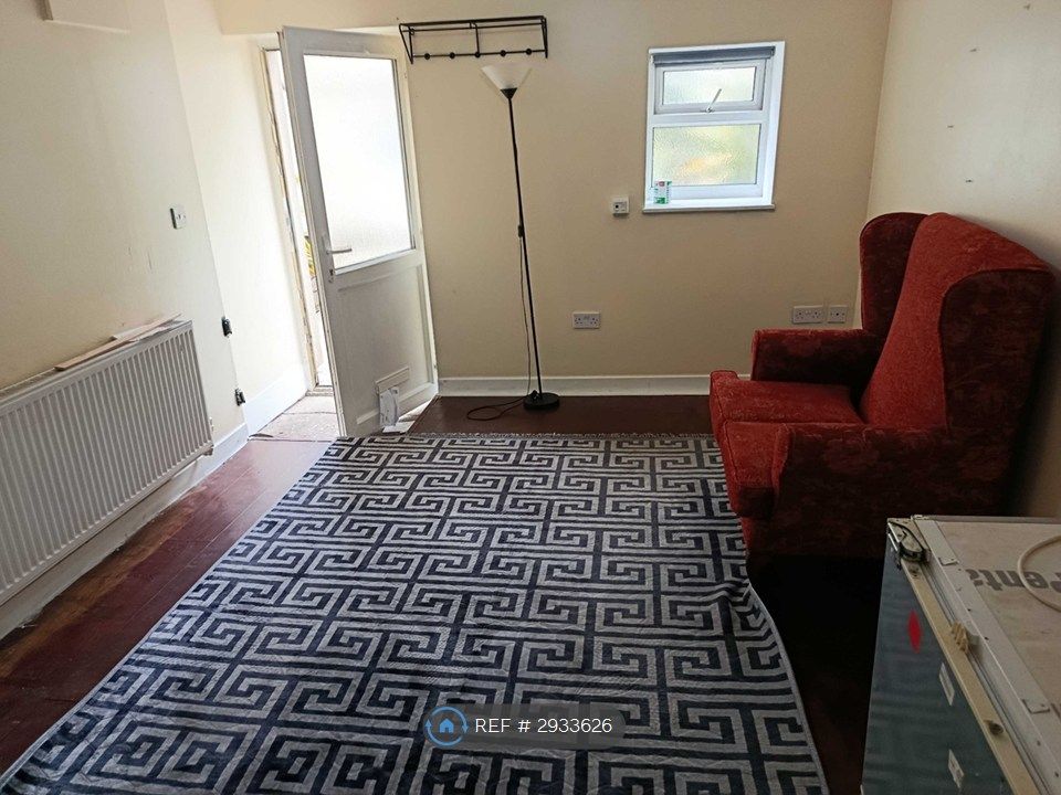 Property photo 2 of 6
