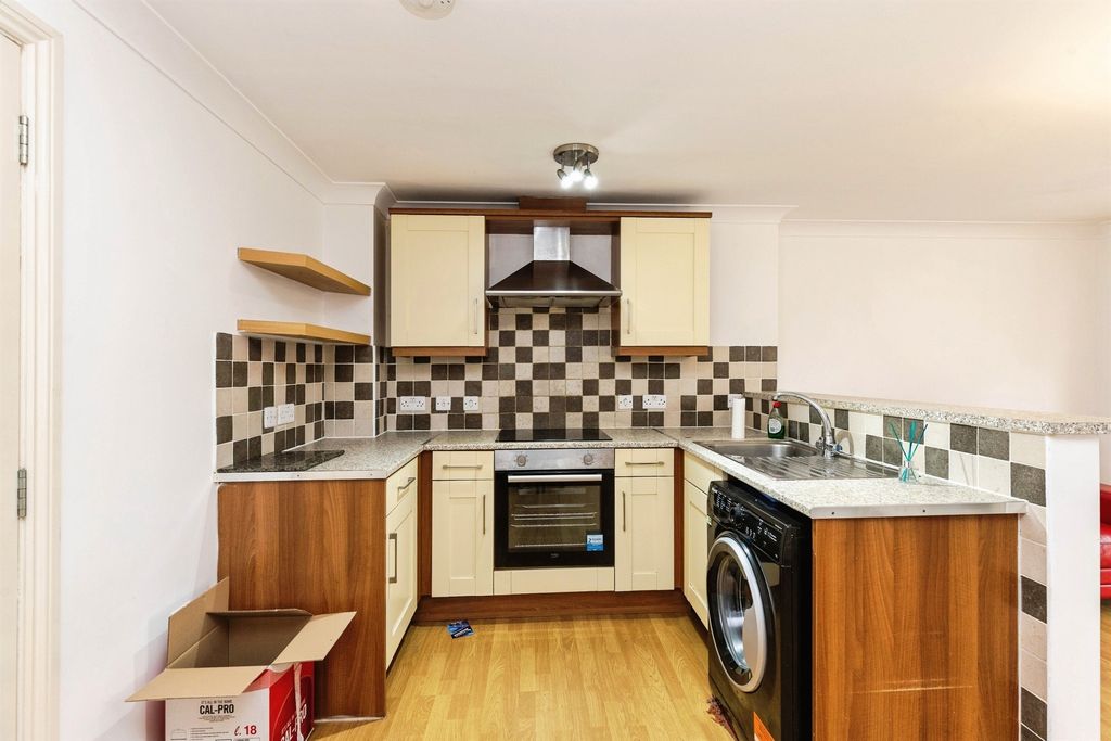 Property photo 3 of 12