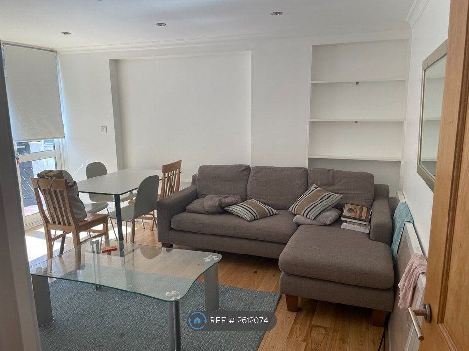 Property photo 1 of 17 Lounge