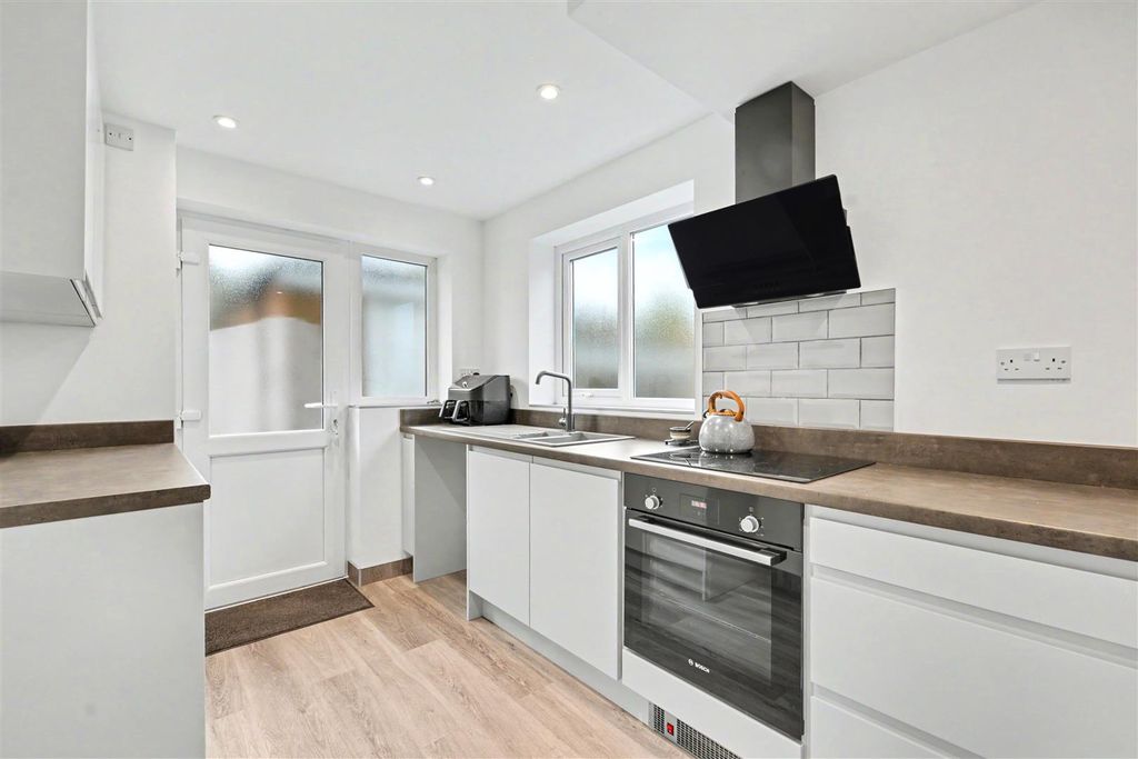 Property photo 3 of 18 Kitchen.Jpeg