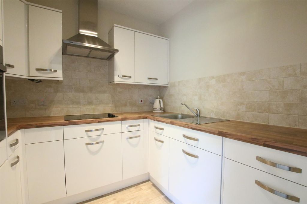 Property photo 3 of 14 Kitchen.Jpg