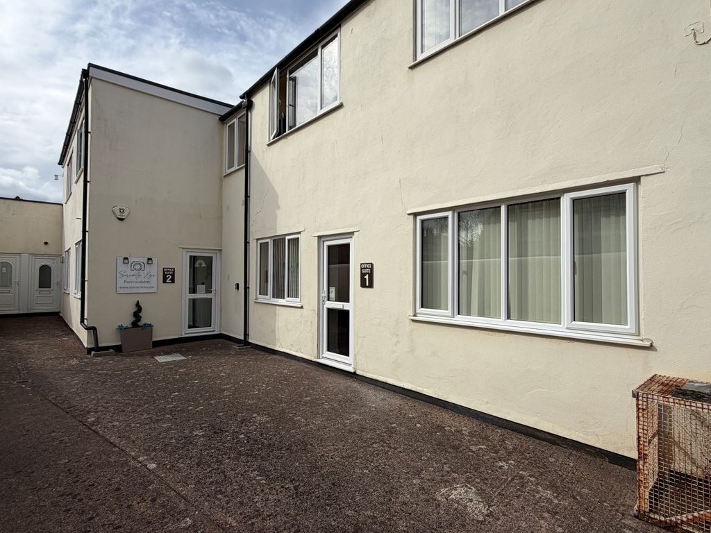 Property photo 1 of 3