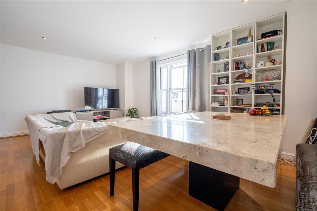 Additional image 5 of 2 bed flat to rentDale Street, Leamington Spa CV32