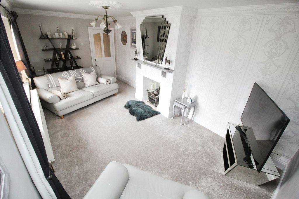 Property photo 3 of 21 Lounge