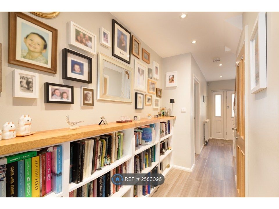 Property photo 2 of 25 Hallway