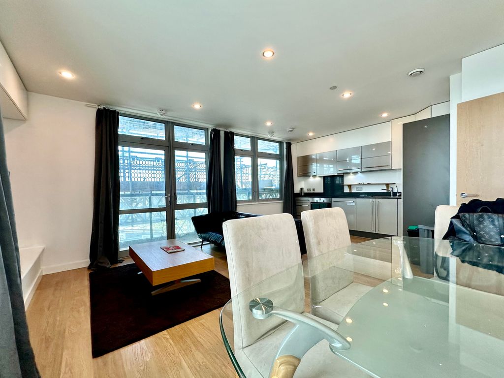 Property photo 2 of 31