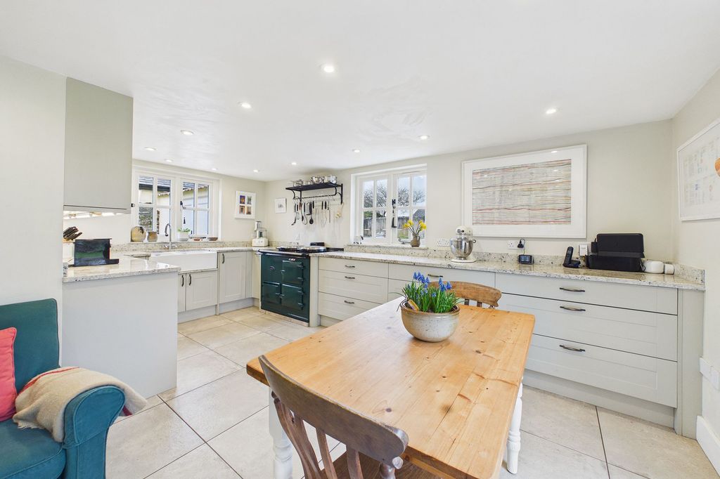 Property photo 2 of 30