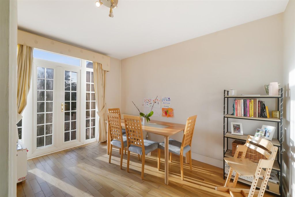 Property photo 3 of 15 Dining Room 1