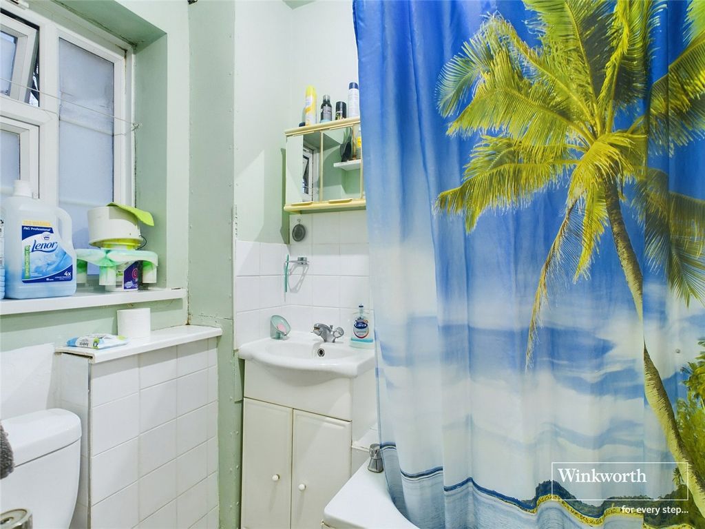 Property photo 3 of 7 Bathroom