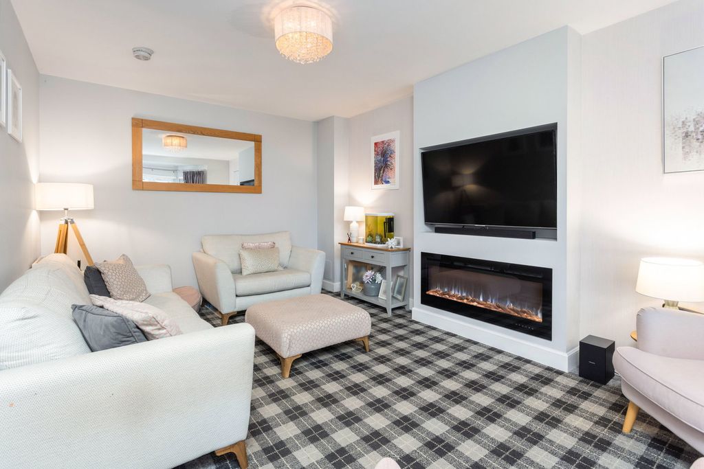 Property photo 3 of 35