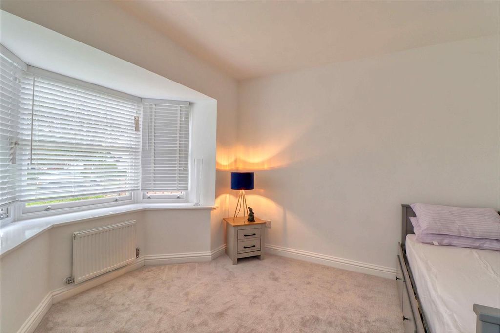Additional image 7 of 5 bed detached house for saleUpper Third Avenue, Frinton On Sea CO13