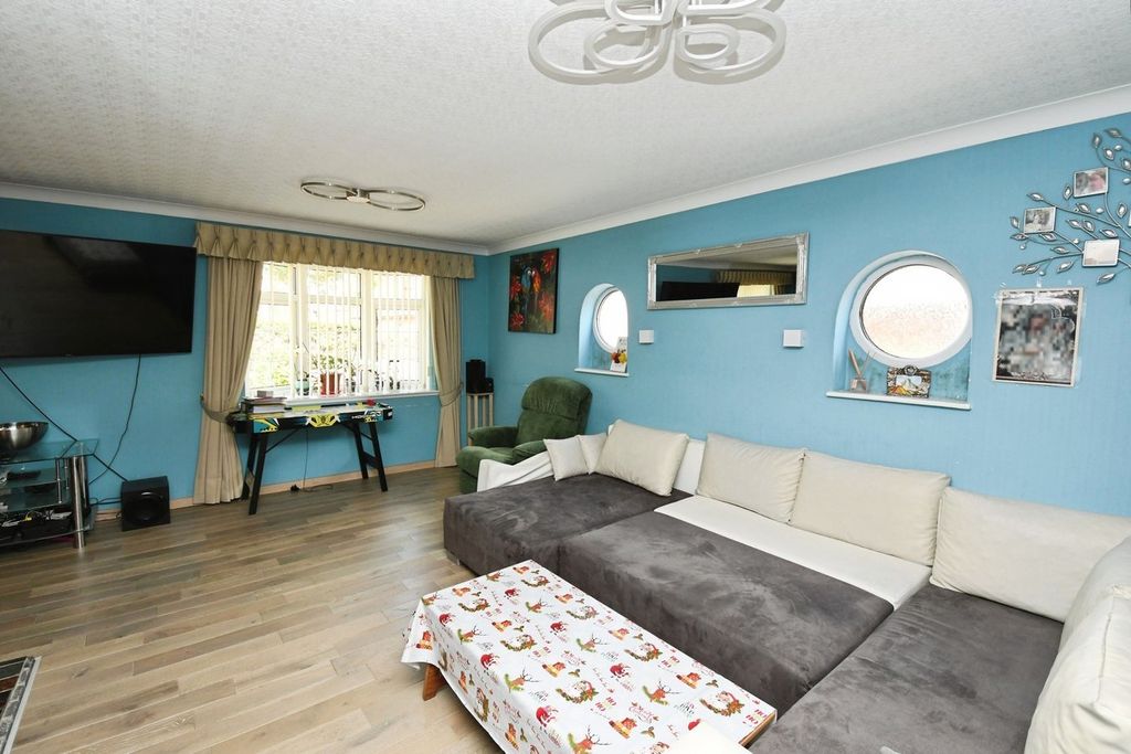 Property photo 3 of 19