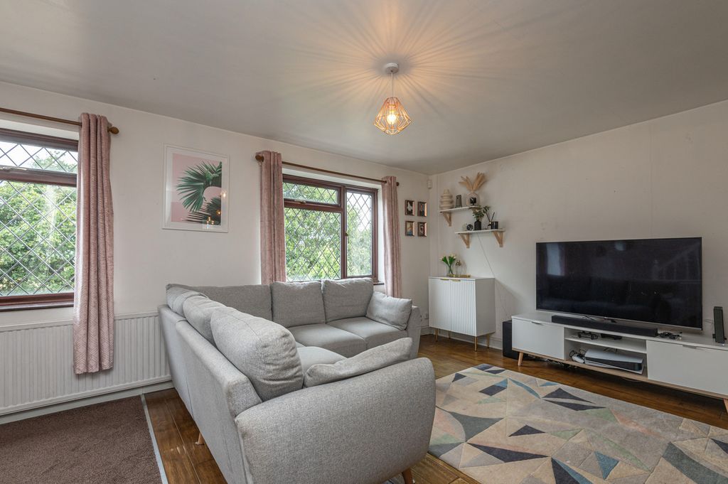 Property photo 2 of 25