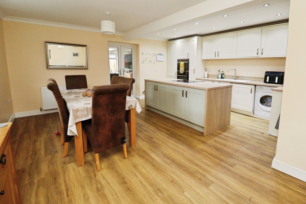 Property photo 2 of 23