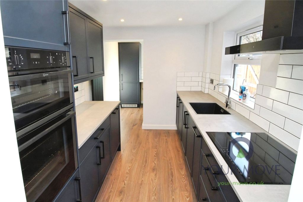 Property photo 2 of 16 Kitchen