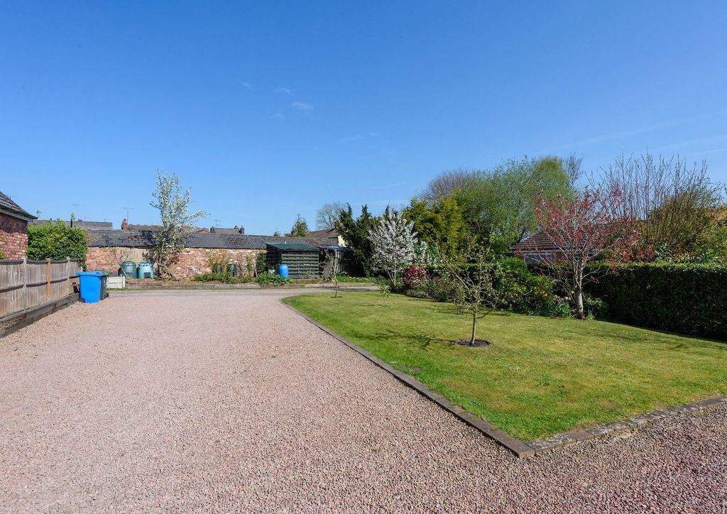 Property photo 2 of 36