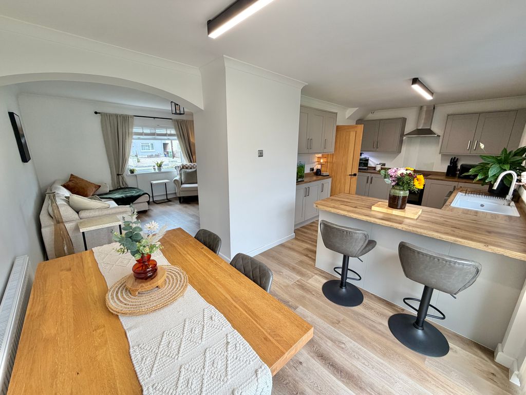 Property photo 1 of 17 Kitchen/Diner