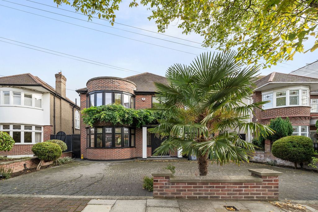 Property photo 1 of 19