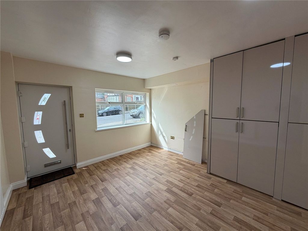 Property photo 2 of 19 Entrance Lobby