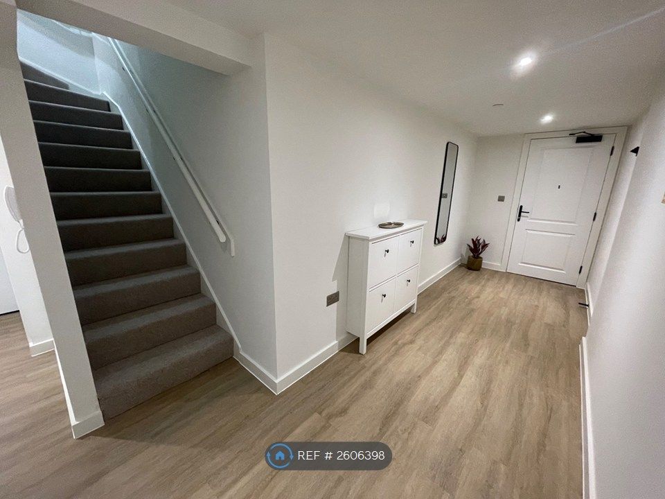 Property photo 3 of 14 Entrance
