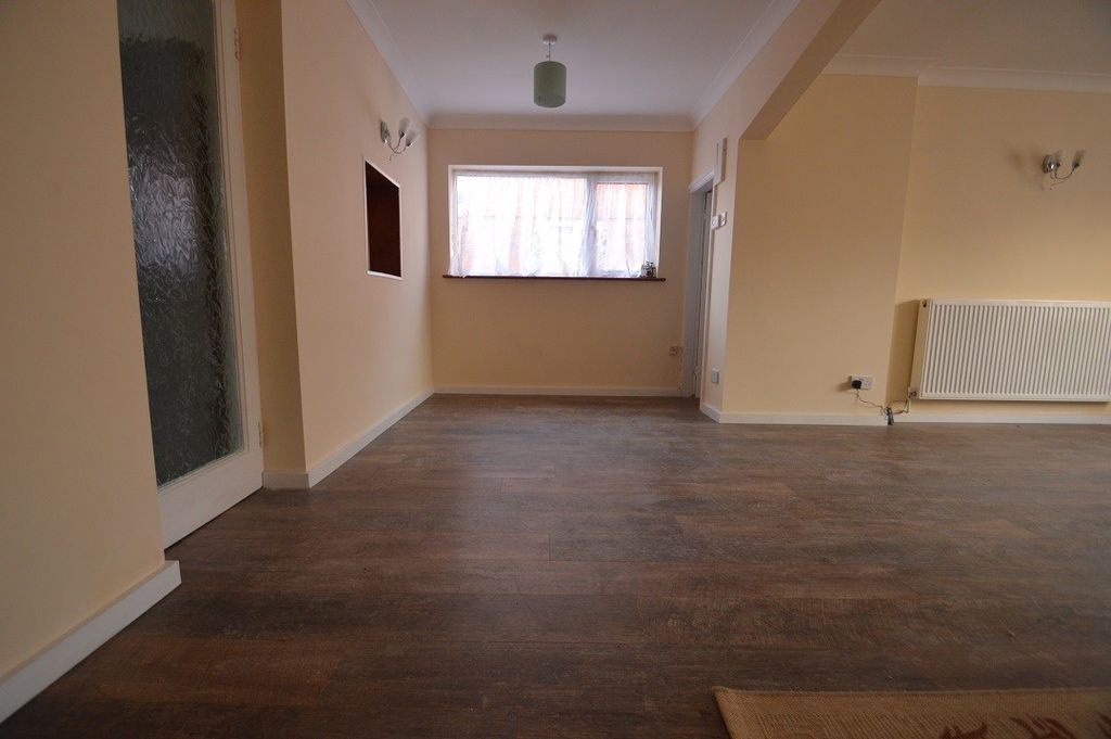 Property photo 3 of 9 Dining Area