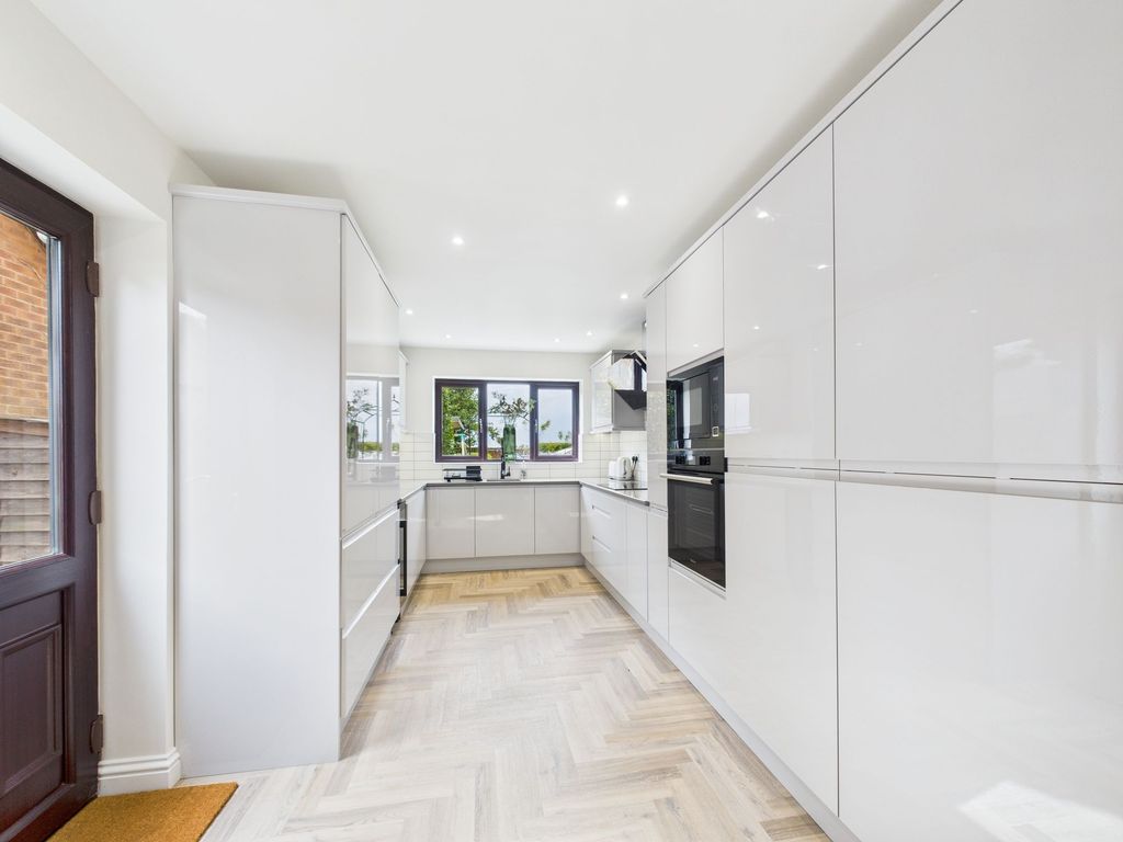 Property photo 2 of 31