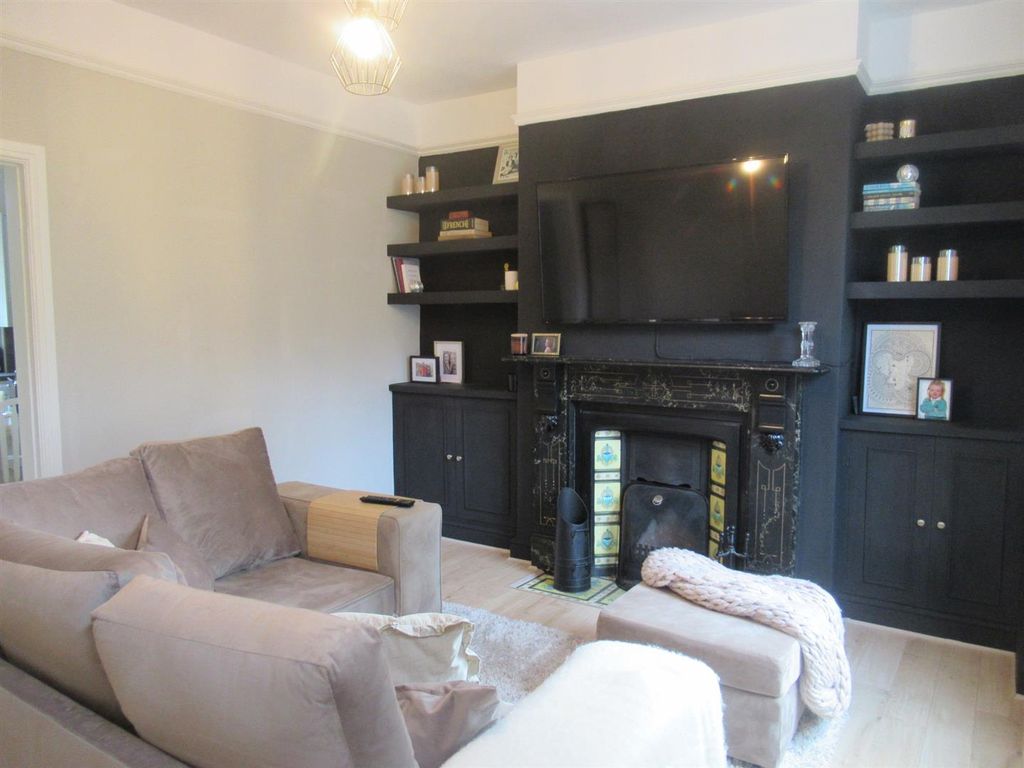 Property photo 1 of 17 Lounge