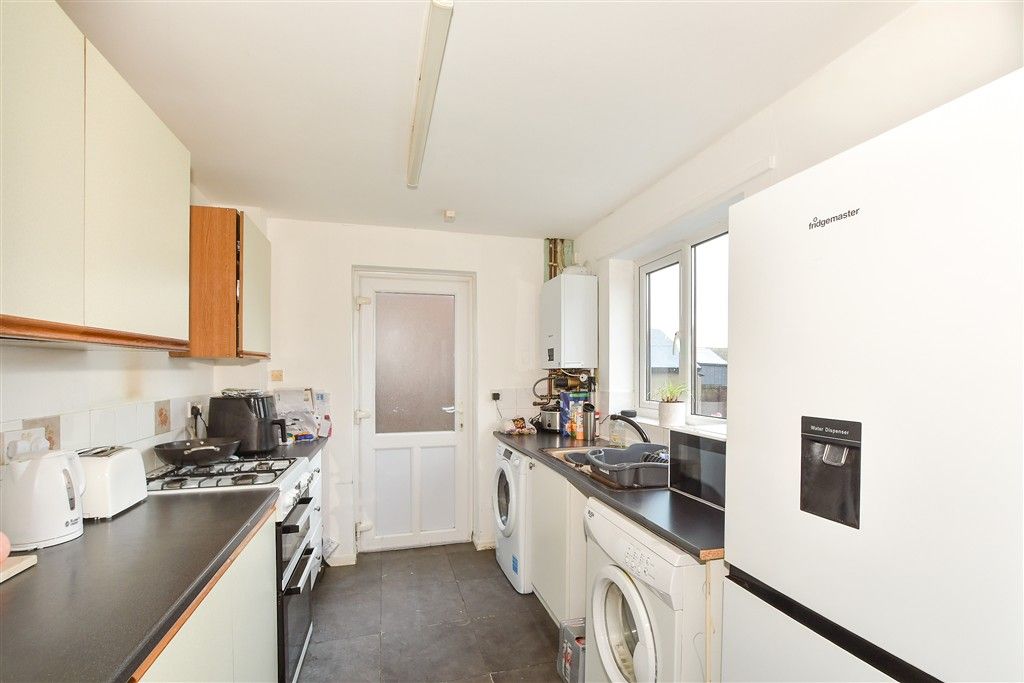 Property photo 2 of 7 Kitchen
