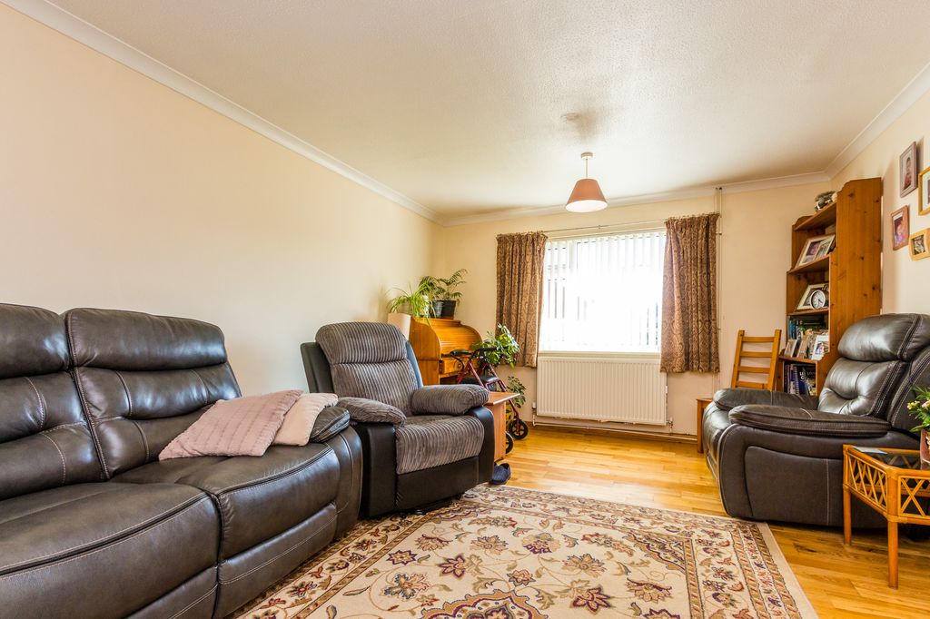 Property photo 2 of 11 Lounge