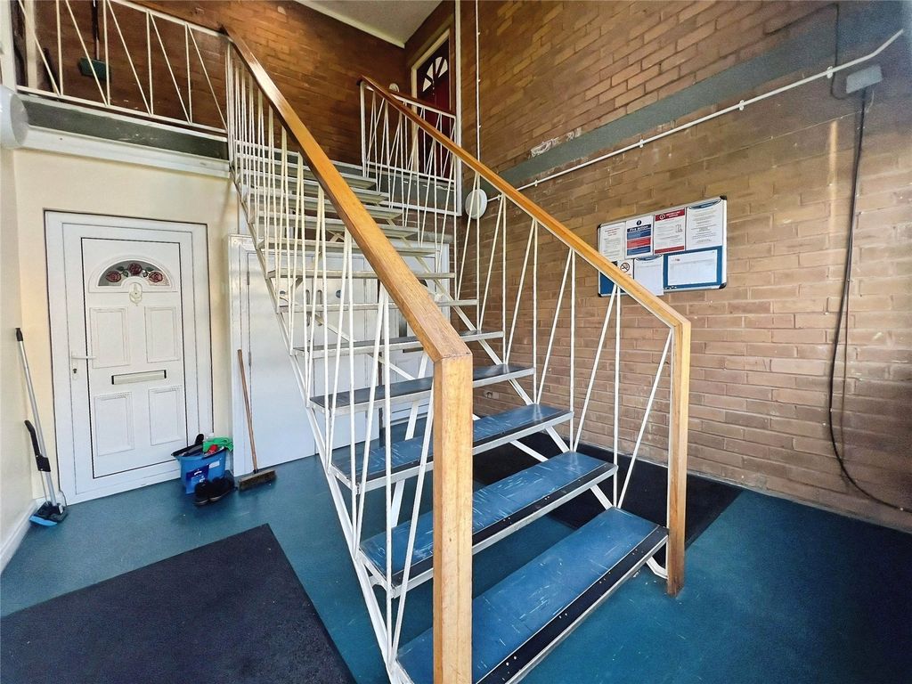 Property photo 2 of 8 Entrance