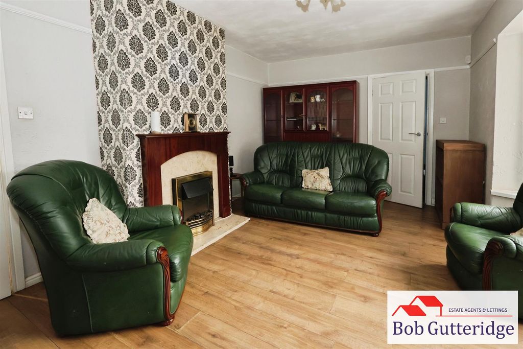 Property photo 3 of 24 Bay Fronted Lounge