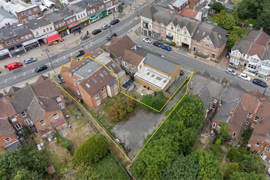 Property photo 2 of 33 84 Station Road, Harrow, Ha1 2Rx
