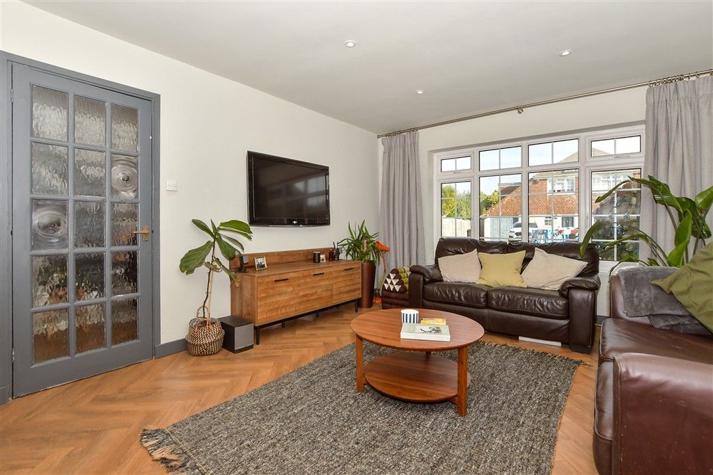 Property photo 2 of 10 Lounge