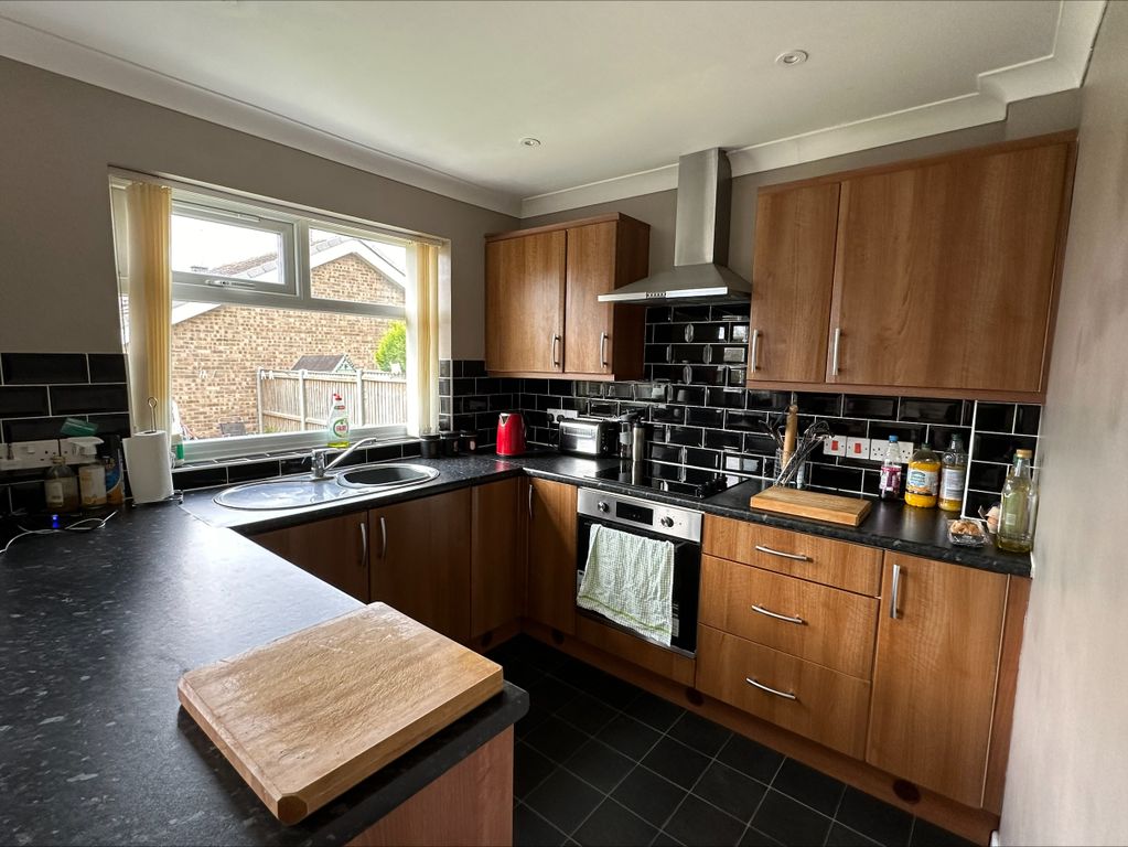 Property photo 3 of 6 Kitchen