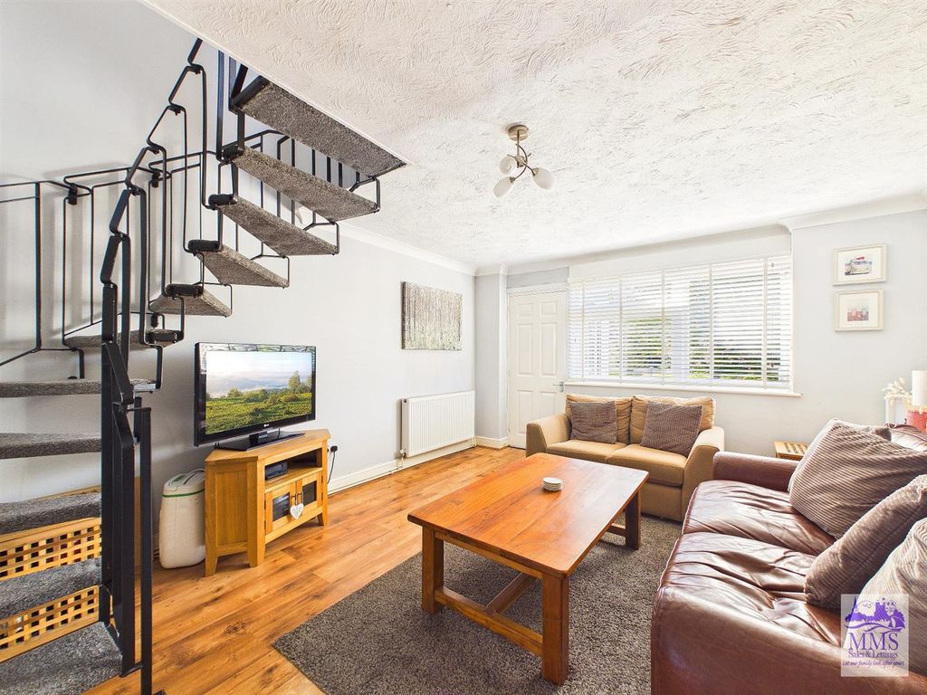 Property photo 3 of 17 Cam04098G0-Pr0195-Still005.Jpg