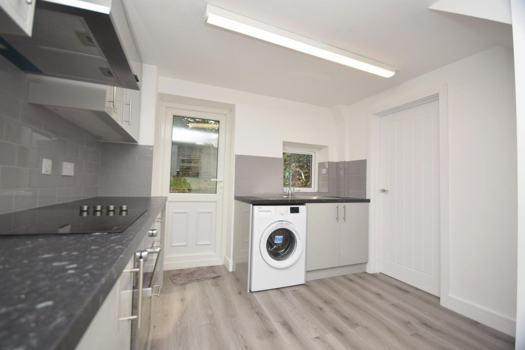 Property photo 2 of 12 Kitchen