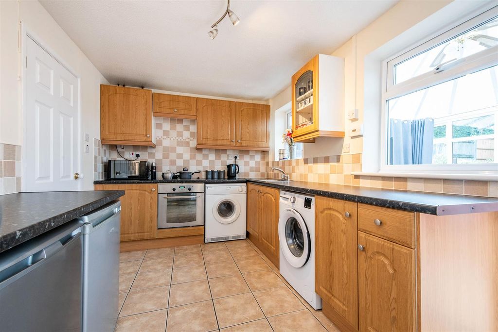 Property photo 3 of 17 Kitchen/Breakfast Room