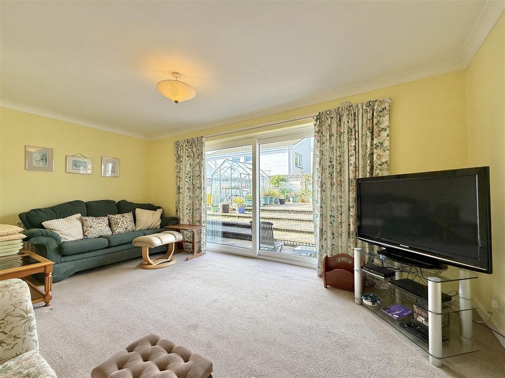 Property photo 2 of 22 Lounge..Jpg