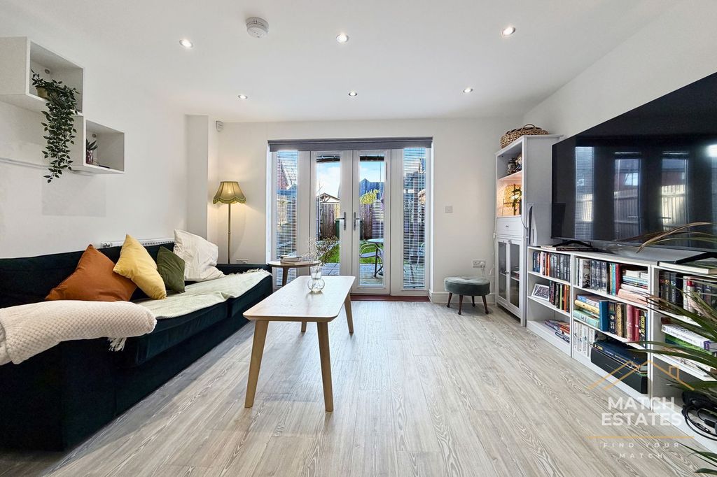 Property photo 2 of 9