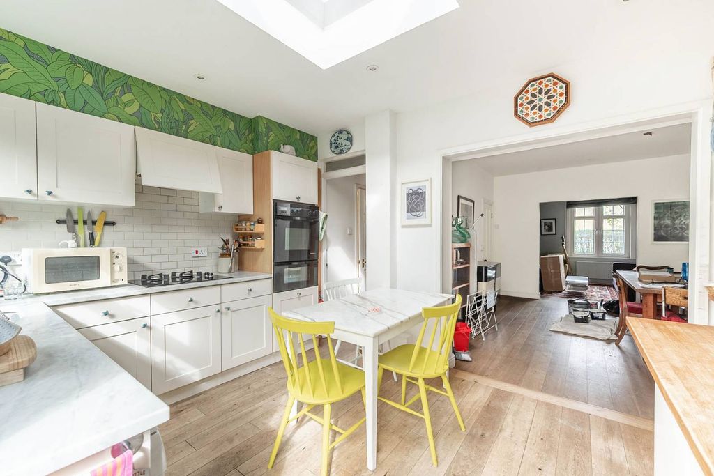 Property photo 3 of 5